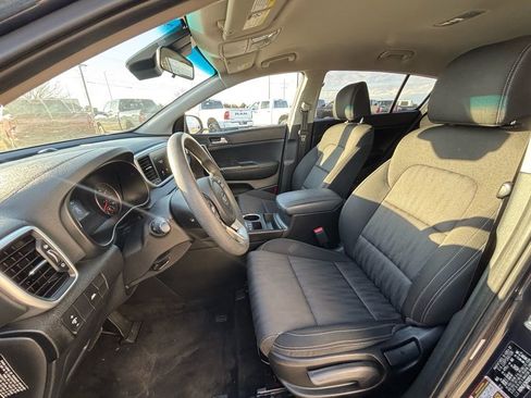 Used 2022 Kia Sportage LX image 8