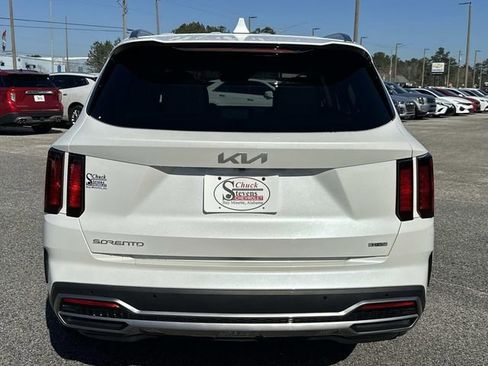 Used 2023 Kia Sorento EX image 4