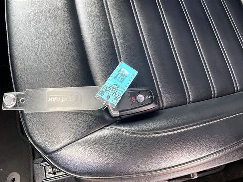 Used 2024 Ford Edge SEL image 19