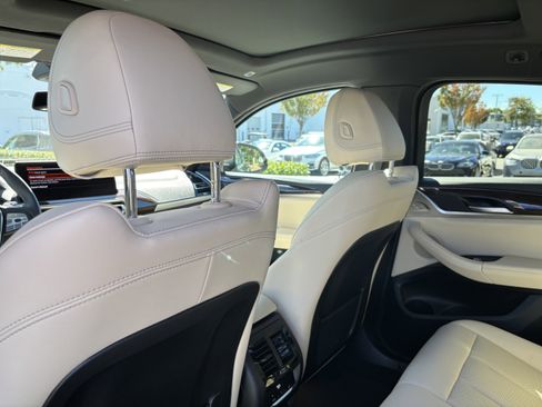 Certified 2025 BMW X4 xDrive30i image 33