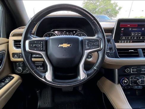 Used 2021 Chevrolet Suburban Premier w/ Premium Package AWD/4WD image 8