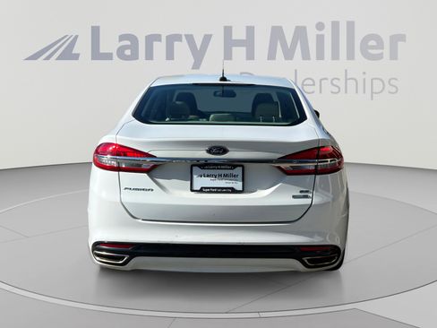 Used 2017 Ford Fusion SE AWD/4WD image 4