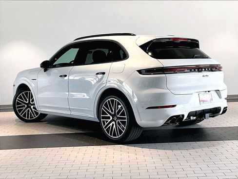 New 2026 Porsche Cayenne Turbo image 3