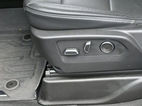 Used 2024 GMC Yukon Denali w/ Denali Reserve Package image 17