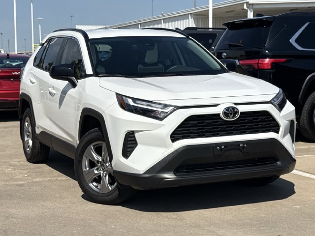 Used 2025 Toyota RAV4 LE AWD/4WD image 2
