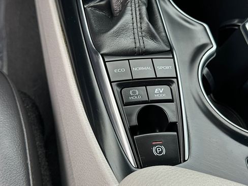 Used 2019 Toyota Camry XLE FWD image 29