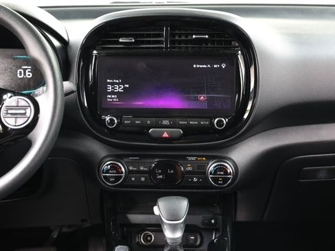 Used 2025 Kia Soul S FWD image 37