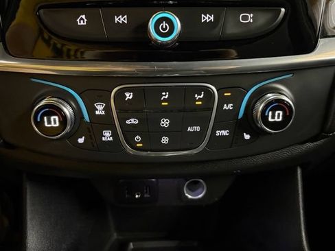 Used 2022 Chevrolet Traverse LT w/ Midnight/Sport Edition AWD/4WD image 79