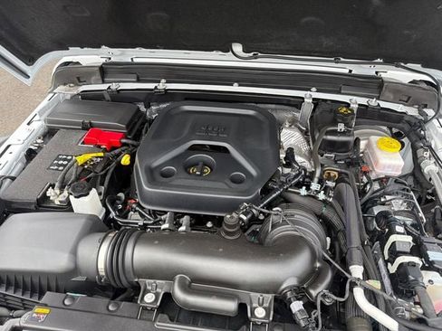 Used 2025 Jeep Wrangler Rubicon image 12