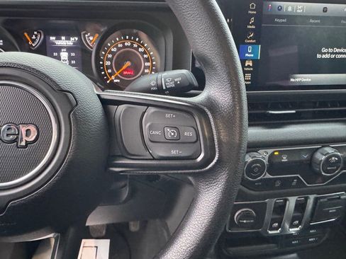 Used 2025 Jeep Wrangler Sport image 15
