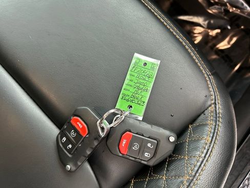 Used 2023 Jeep Gladiator Overland image 28