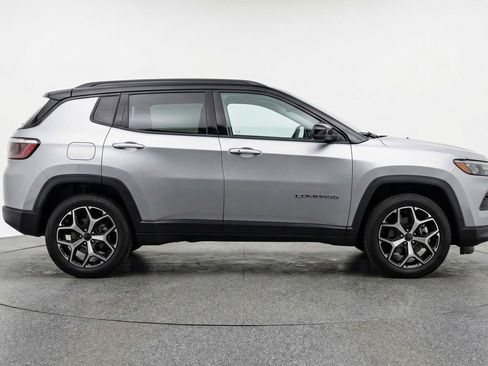Used 2025 Jeep Compass Limited AWD/4WD image 9