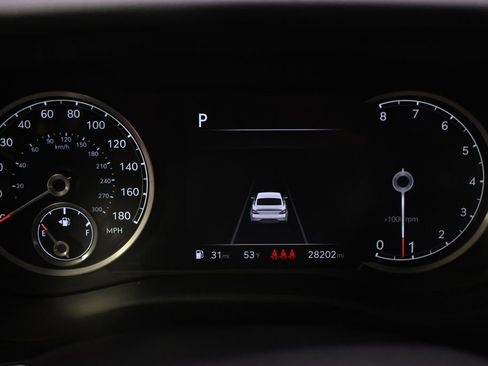 Used 2025 Genesis G70 2.5T image 25