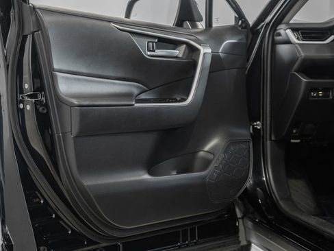 Used 2025 Toyota RAV4 XLE image 32