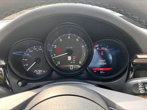 Used 2023 Porsche Macan AWD/4WD image 25