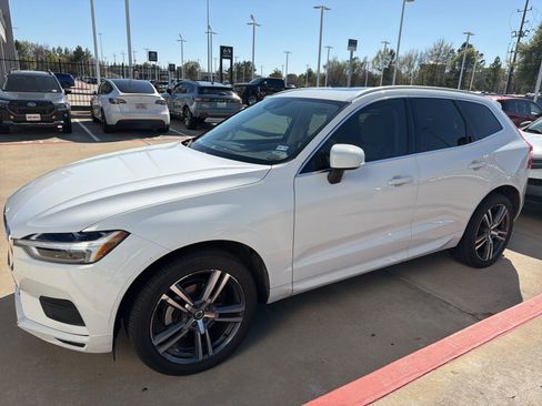 Used 2020 Volvo XC60 T5 Momentum image 1