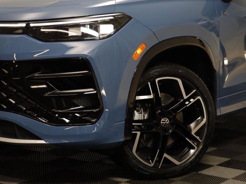 New 2026 Volkswagen Tiguan SEL R-Line image 3