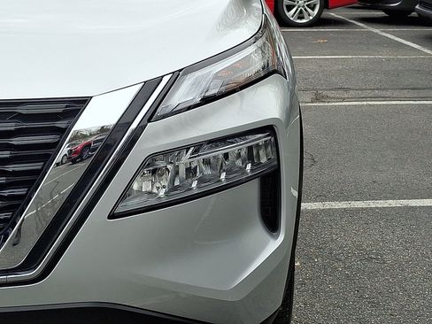 Used 2023 Nissan Rogue SV image 9