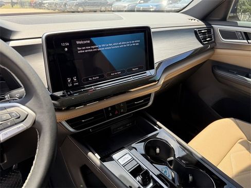 Certified 2025 Volkswagen Atlas Cross Sport SE image 9