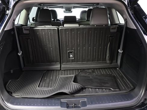 Used 2021 Toyota Highlander XLE AWD/4WD image 17
