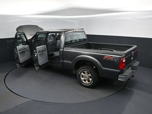 Used 2016 Ford F250 XL w/ XL Appearance Package AWD/4WD image 2