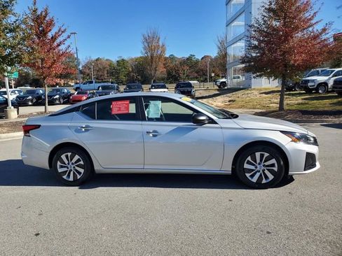 Certified 2024 Nissan Altima 2.5 S image 3