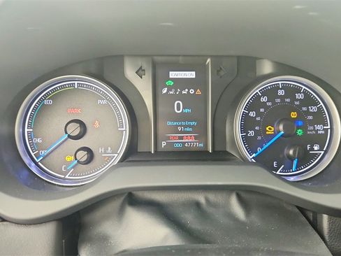 Used 2021 Toyota Venza LE image 18