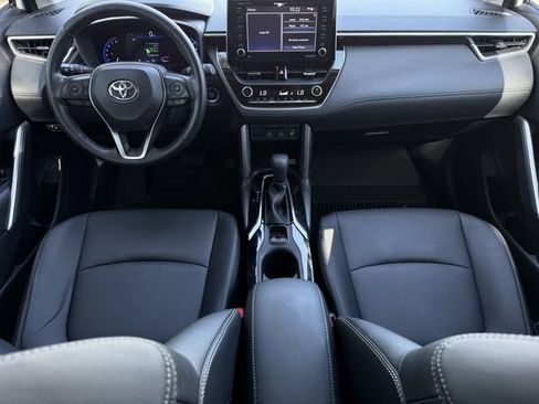 Used 2022 Toyota Corolla Cross XLE w/ Convenience Package FWD image 11