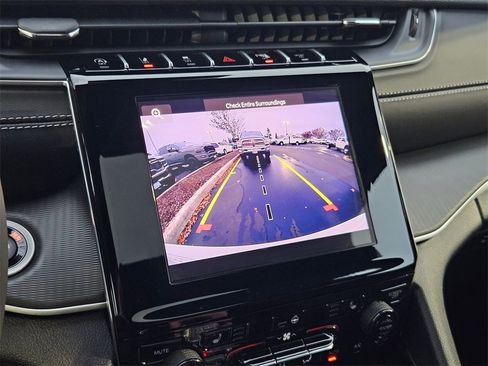 New 2025 Jeep Grand Cherokee Altitude image 21