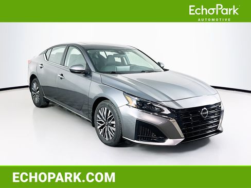 Used 2023 Nissan Altima 2.5 SV w/ SV Premium Package AWD/4WD image 1
