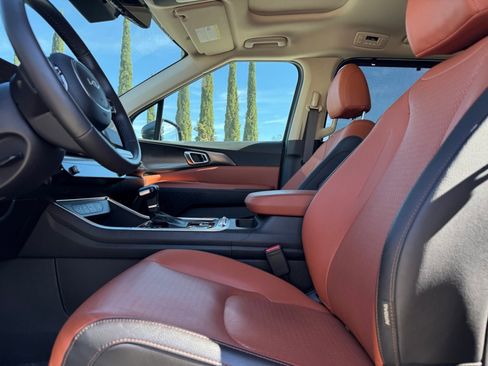 Used 2025 Kia Carnival SX Prestige image 17