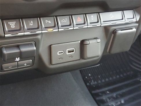 Used 2024 Chevrolet Silverado 2500 Custom w/ Custom Value Package image 28