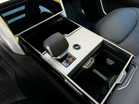 New 2025 Land Rover Range Rover SE image 13
