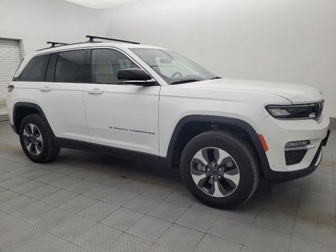 Used 2022 Jeep Grand Cherokee Limited 4xe w/ Luxury Tech Group II AWD/4WD image 11