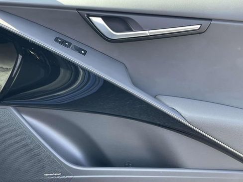 Certified 2025 Kia Niro SX Touring image 12