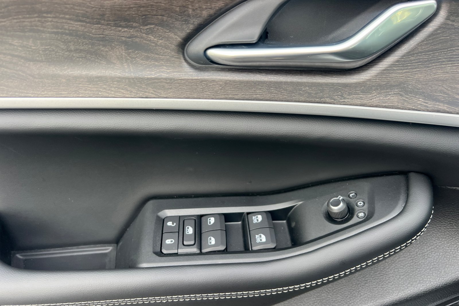 New 2026 Jeep Grand Cherokee Altitude AWD/4WD image 10