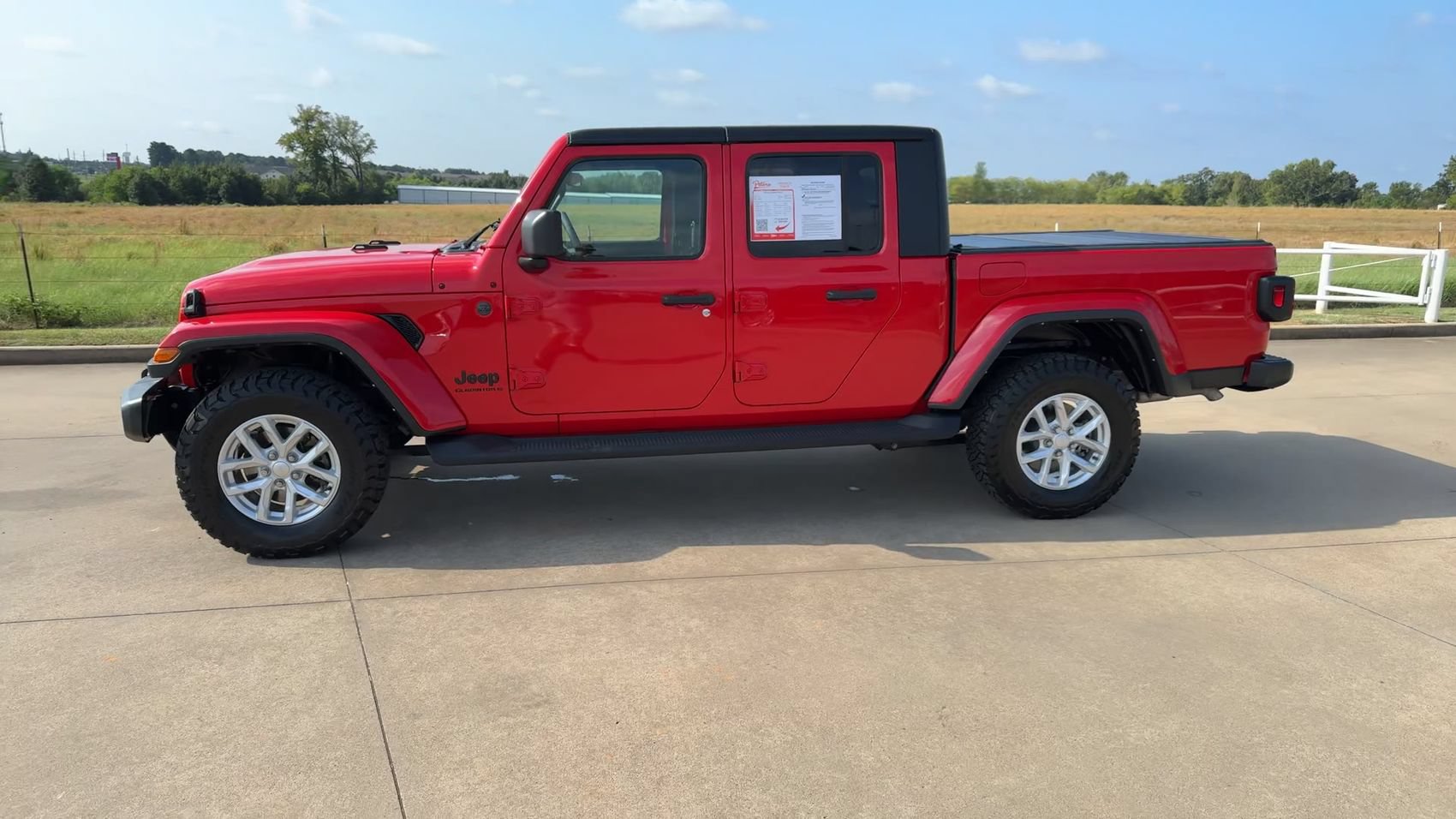 Used 2023 Jeep Gladiator Sport AWD/4WD image 4