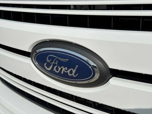 Used 2019 Ford F150 Lariat w/ Equipment Group 502A Luxury AWD/4WD image 11