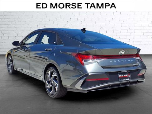 Used 2025 Hyundai Elantra Limited FWD image 3