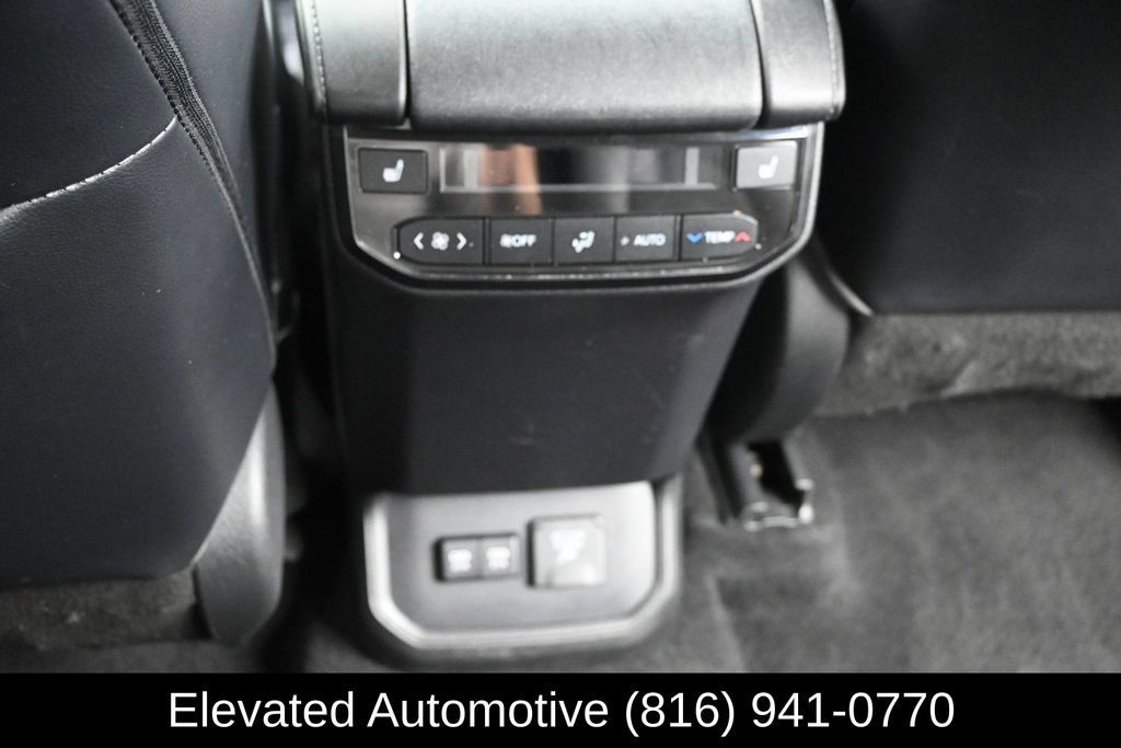 Used 2021 Toyota Highlander Platinum AWD/4WD image 18