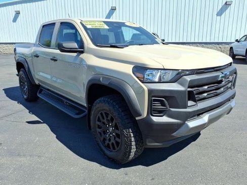 Used 2024 Chevrolet Colorado Trail Boss w/ Advanced Trailering Package AWD/4WD image 3