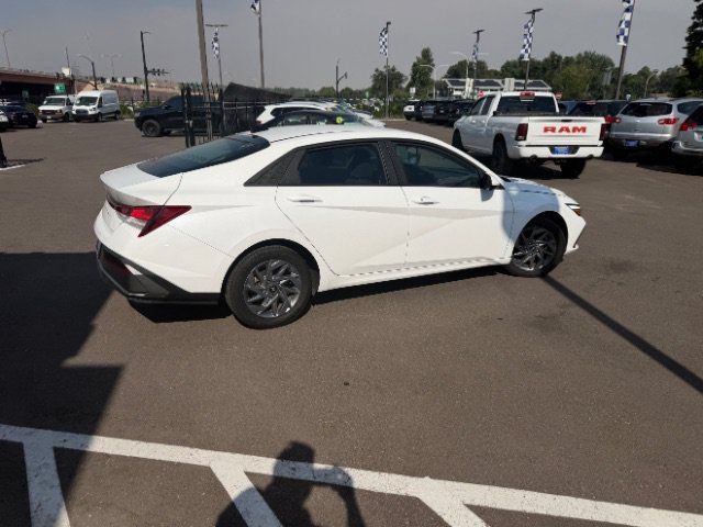 Used 2024 Hyundai Elantra SEL FWD image 19
