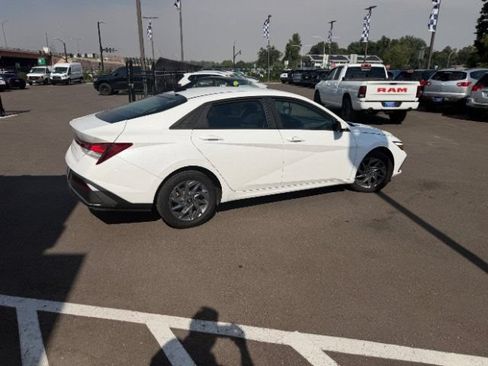 Used 2024 Hyundai Elantra SEL FWD image 19