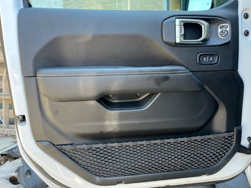 Used 2023 Jeep Wrangler Unlimited Sahara w/ Cold Weather Group AWD/4WD image 9