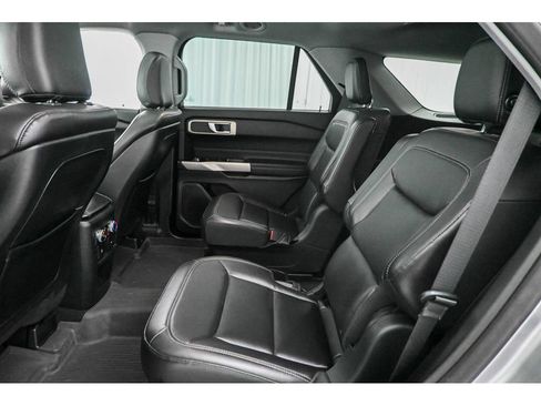 Used 2020 Ford Explorer XLT w/ Equipment Group 202A AWD/4WD image 24