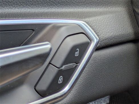 Used 2019 Audi e-tron Premium Plus image 26