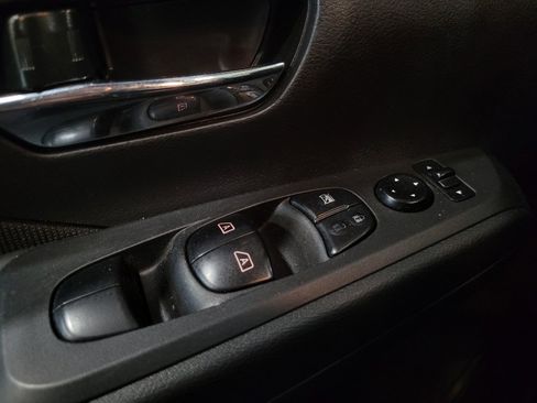 Used 2021 Nissan Kicks SV FWD image 27