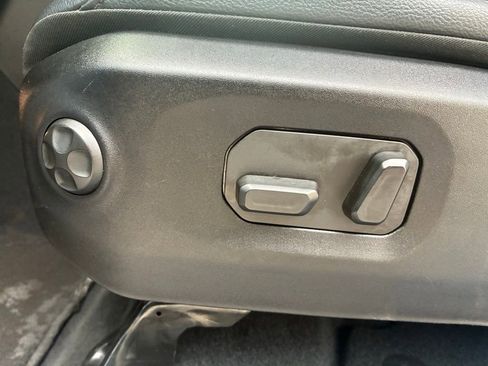Used 2024 Jeep Wrangler Unlimited Sahara w/ Technology Group AWD/4WD image 14