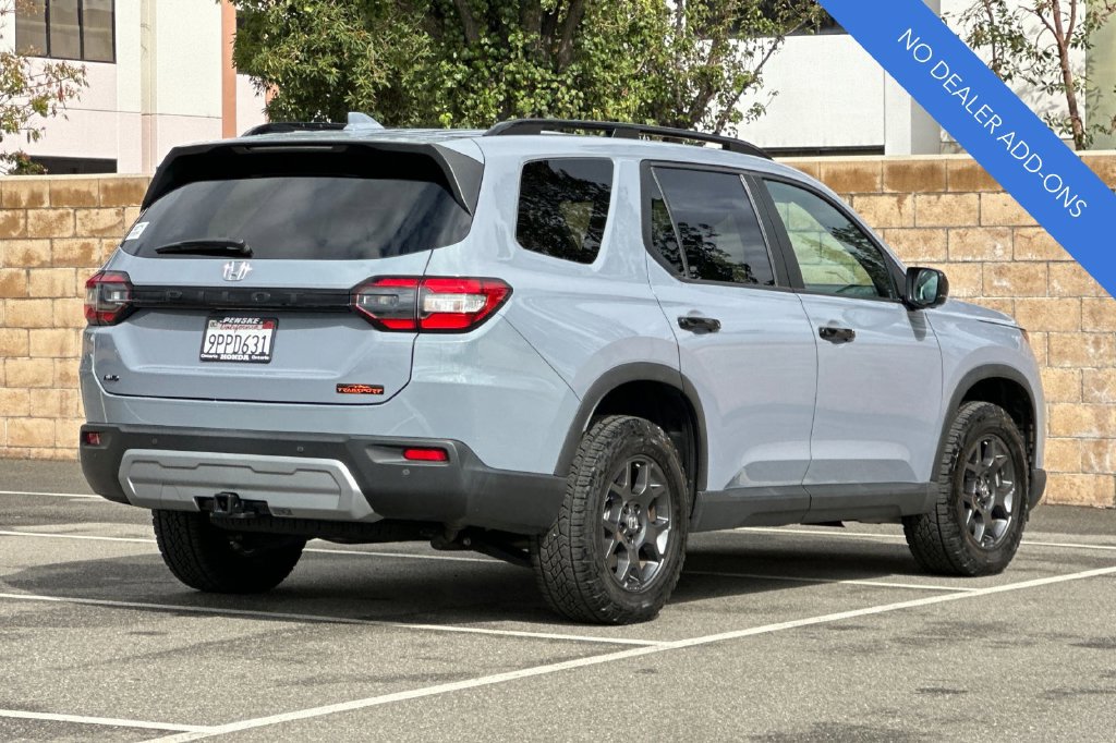 Certified 2025 Honda Pilot TrailSport image 4