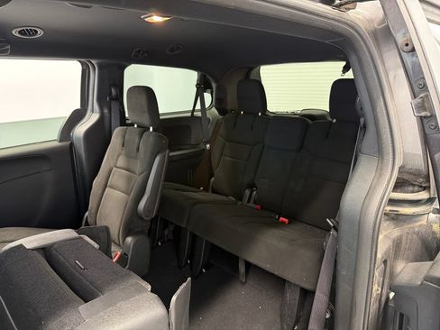 Used 2015 Dodge Grand Caravan SXT w/ Blacktop Package FWD image 19